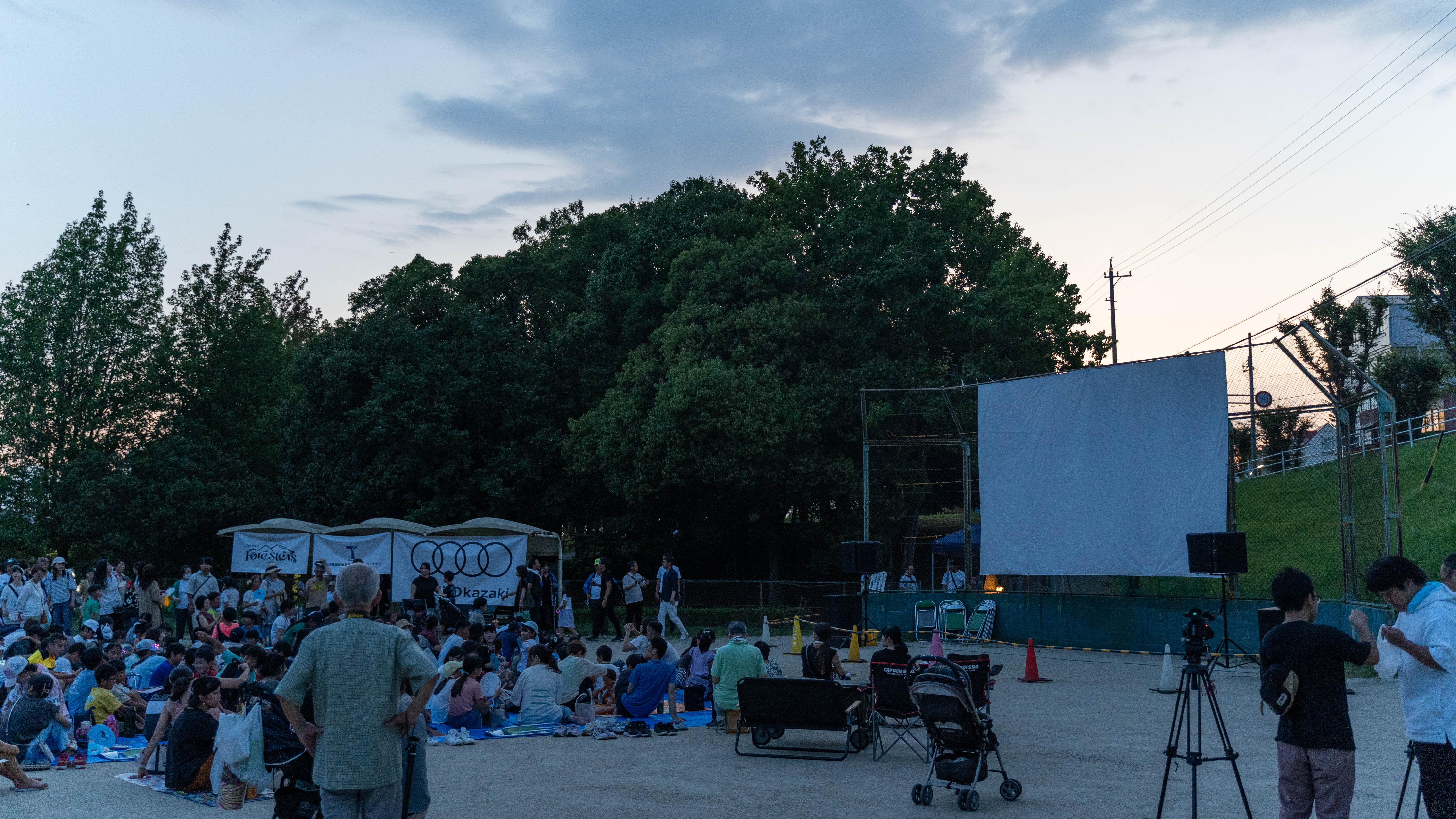 くじら映画祭の野外スクリーン